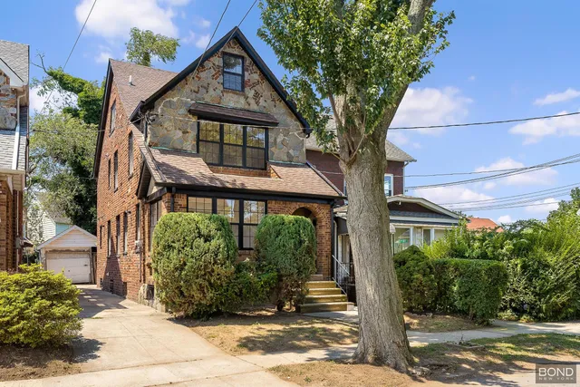 $999,000 | 110-06 209th Place | Bellaire Estates