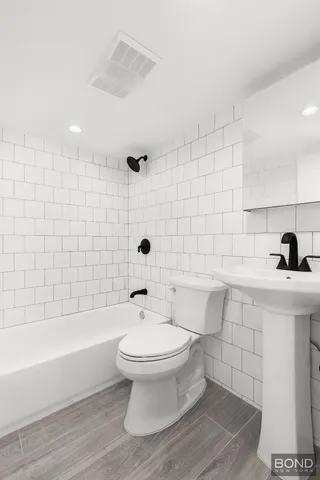 $999,000 | 110-06 209th Place | Bellaire Estates