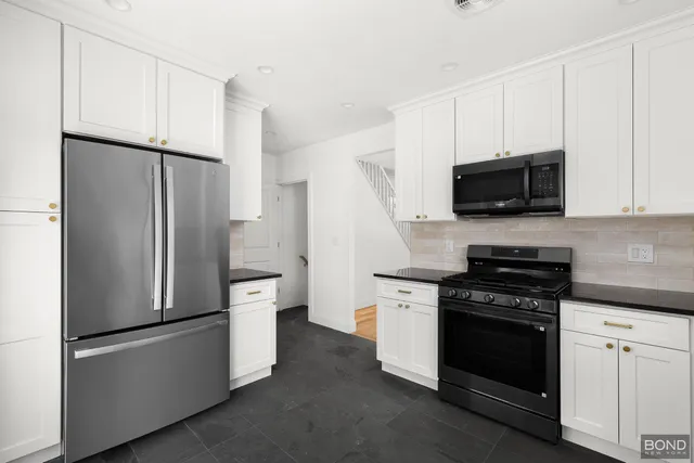 $999,000 | 110-06 209th Place | Bellaire Estates