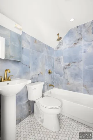 $999,000 | 110-06 209th Place | Bellaire Estates