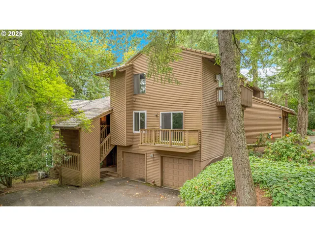 $315,000 | 218 Cervantes Circle, Unit B, Lake Oswego, OR 97035