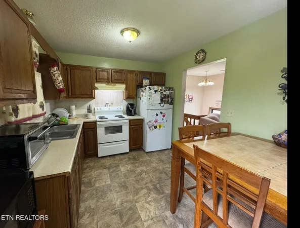$249,900 | 257 Parliament Road, Harrogate, TN 37752