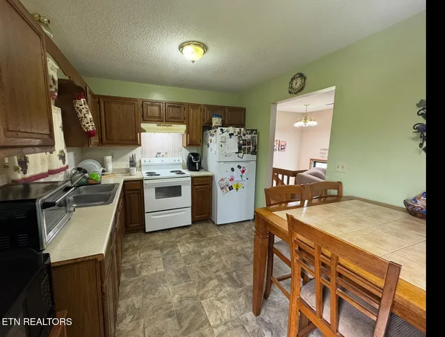 $249,900 | 257 Parliament Road, Harrogate, TN 37752