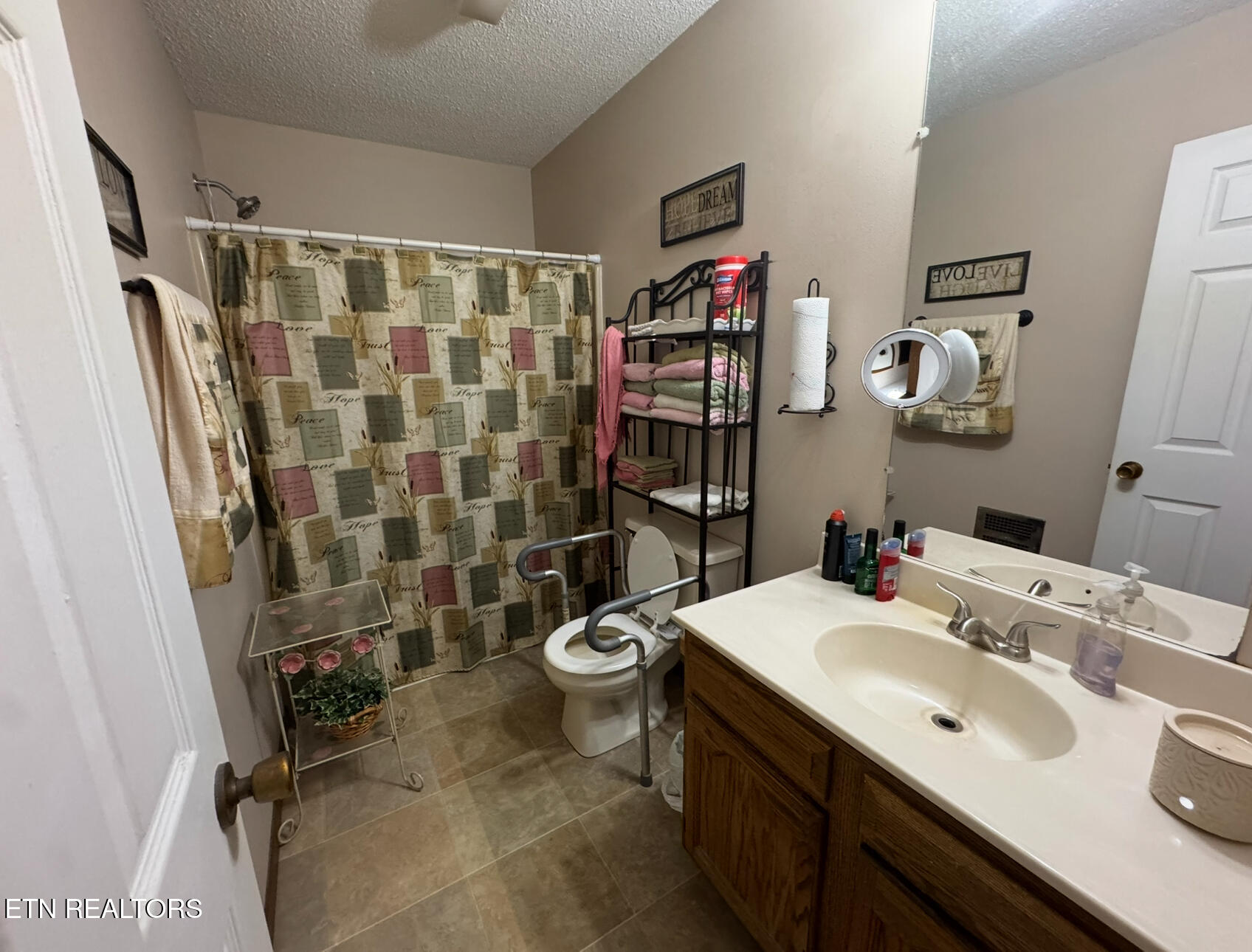 257 Parliament Road Harrogate, TN 37752 - Photo 15 of 24 Upstairs bathroom