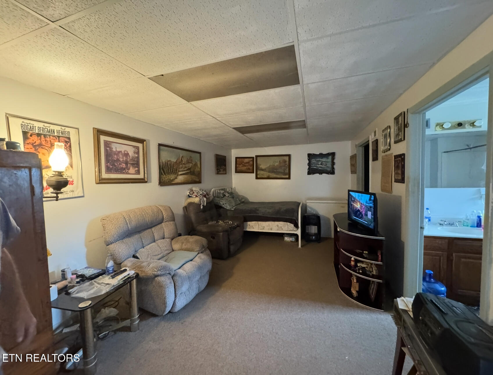 257 Parliament Road Harrogate, TN 37752 - Photo 16 of 24 Downstairs living room/bedroom