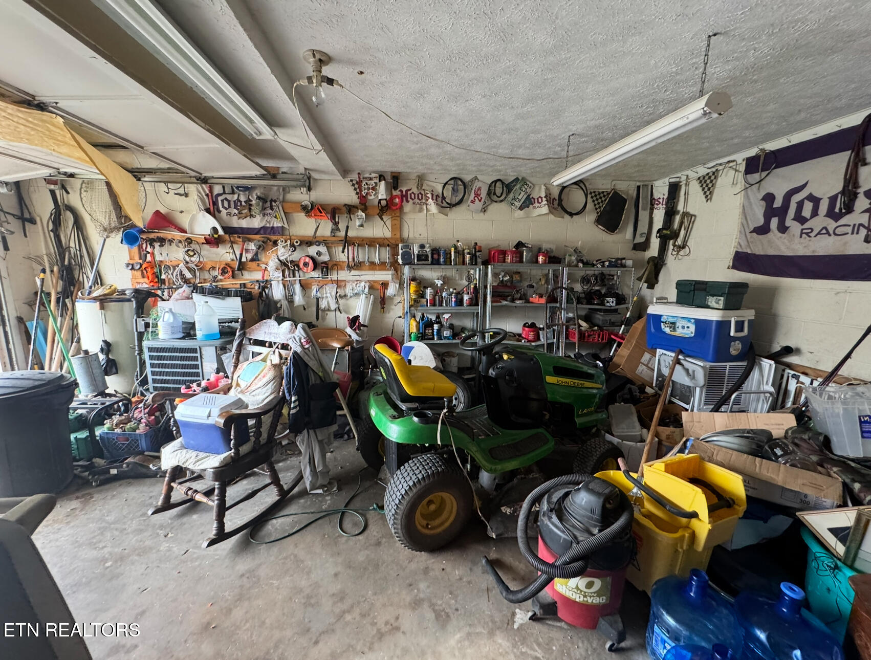 257 Parliament Road Harrogate, TN 37752 - Photo 18 of 24 Garage