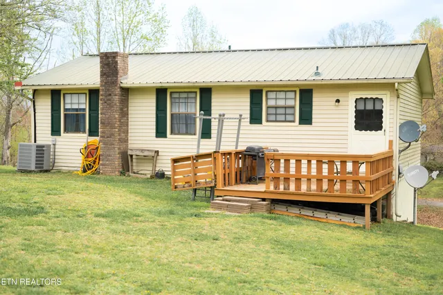 $249,900 | 257 Parliament Road, Harrogate, TN 37752