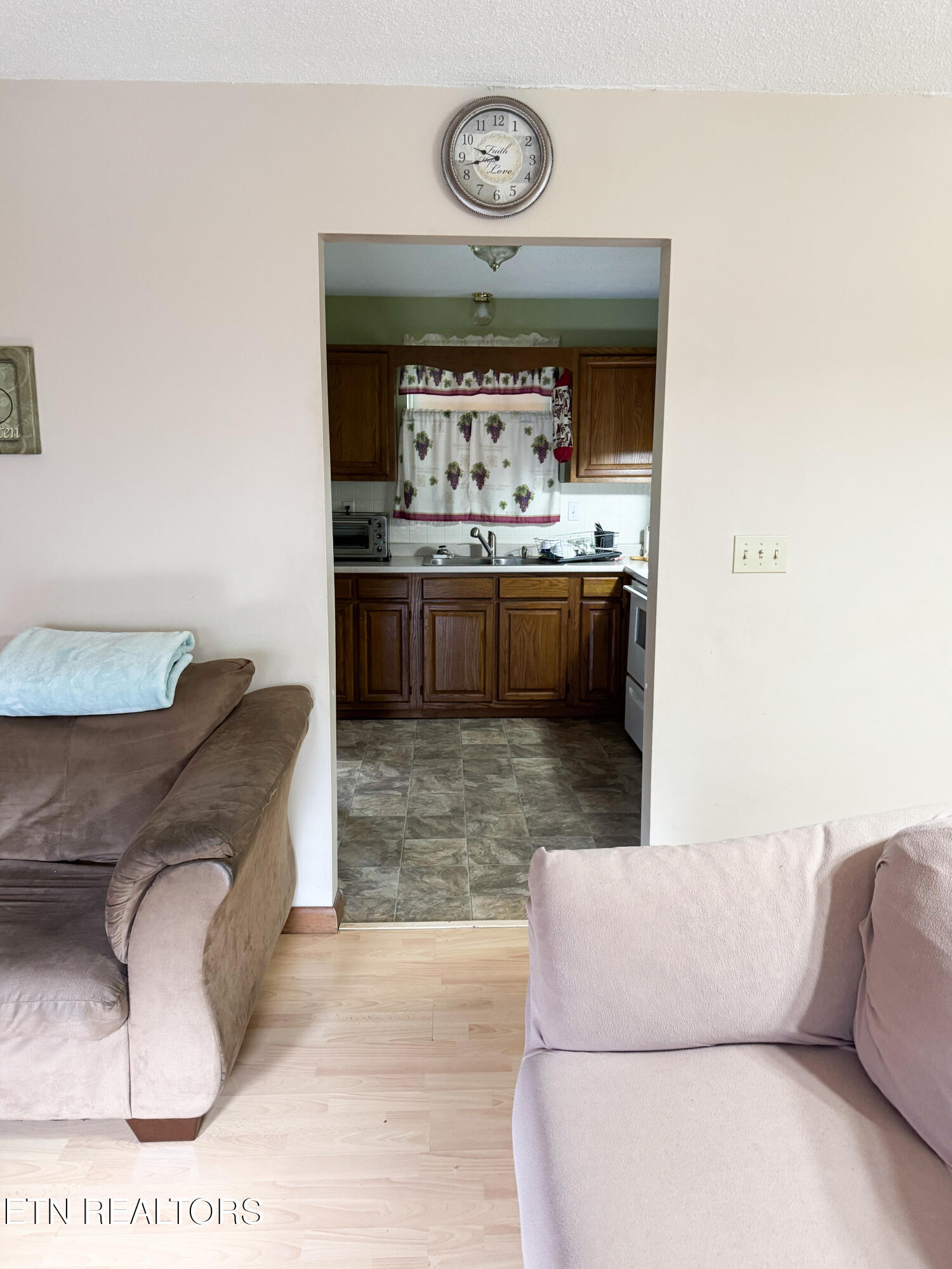 257 Parliament Road Harrogate, TN 37752 - Photo 7 of 24 Living room to kitchen