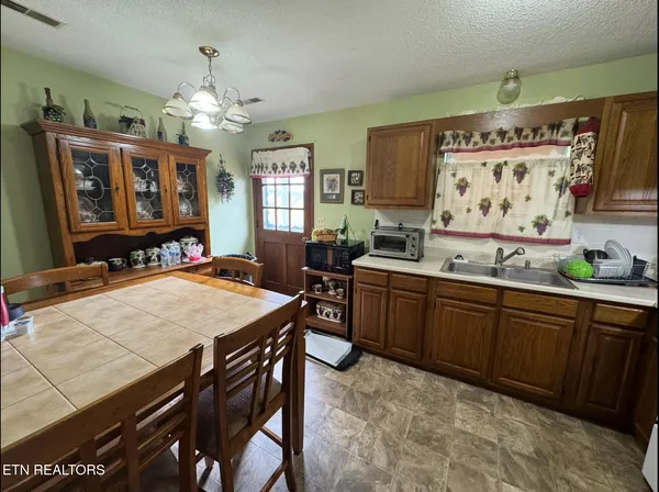 $249,900 | 257 Parliament Road, Harrogate, TN 37752