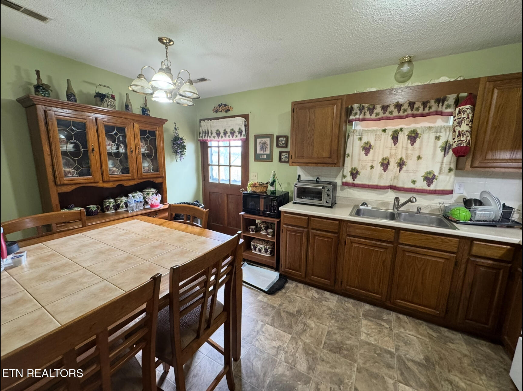 257 Parliament Road Harrogate, TN 37752 - Photo 10 of 24 Kitchen