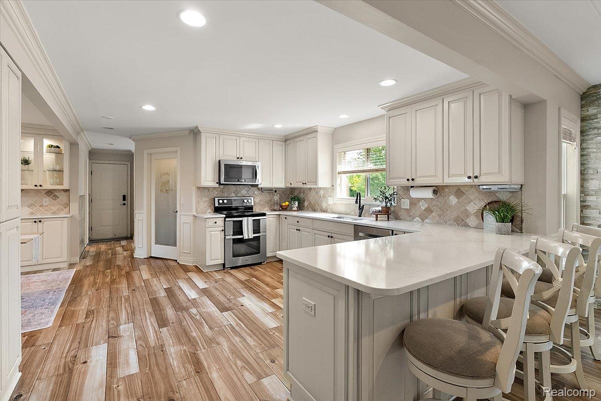 62650 Mound Road Washington, MI 48094 - Photo 15 of 76 Peninsula with barstool seating