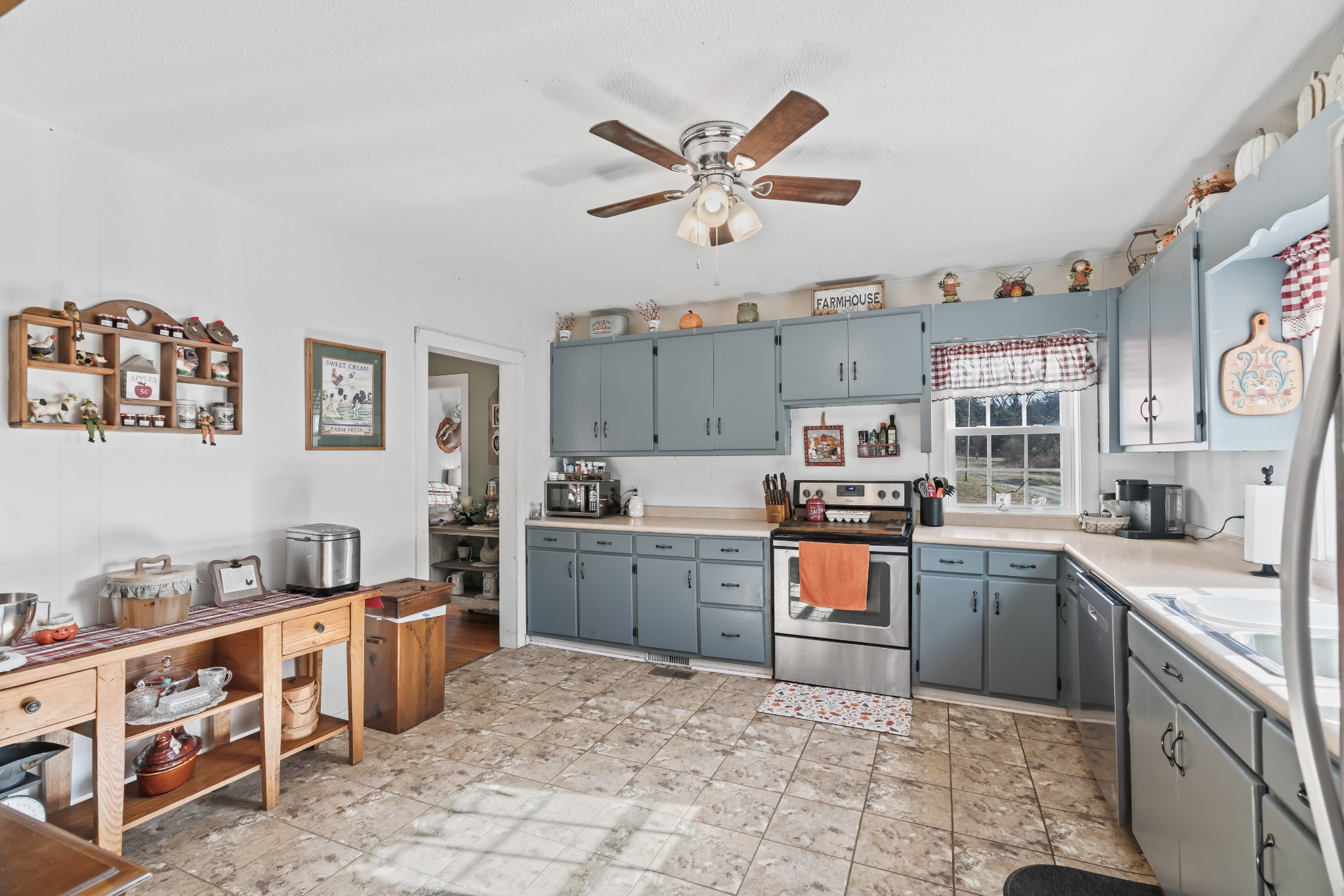 345 Wabash Road Mulberry, TN 37359 - Photo 18 of 63 a kitchen with stainless steel appliances granite countertop a sink and cabinets
