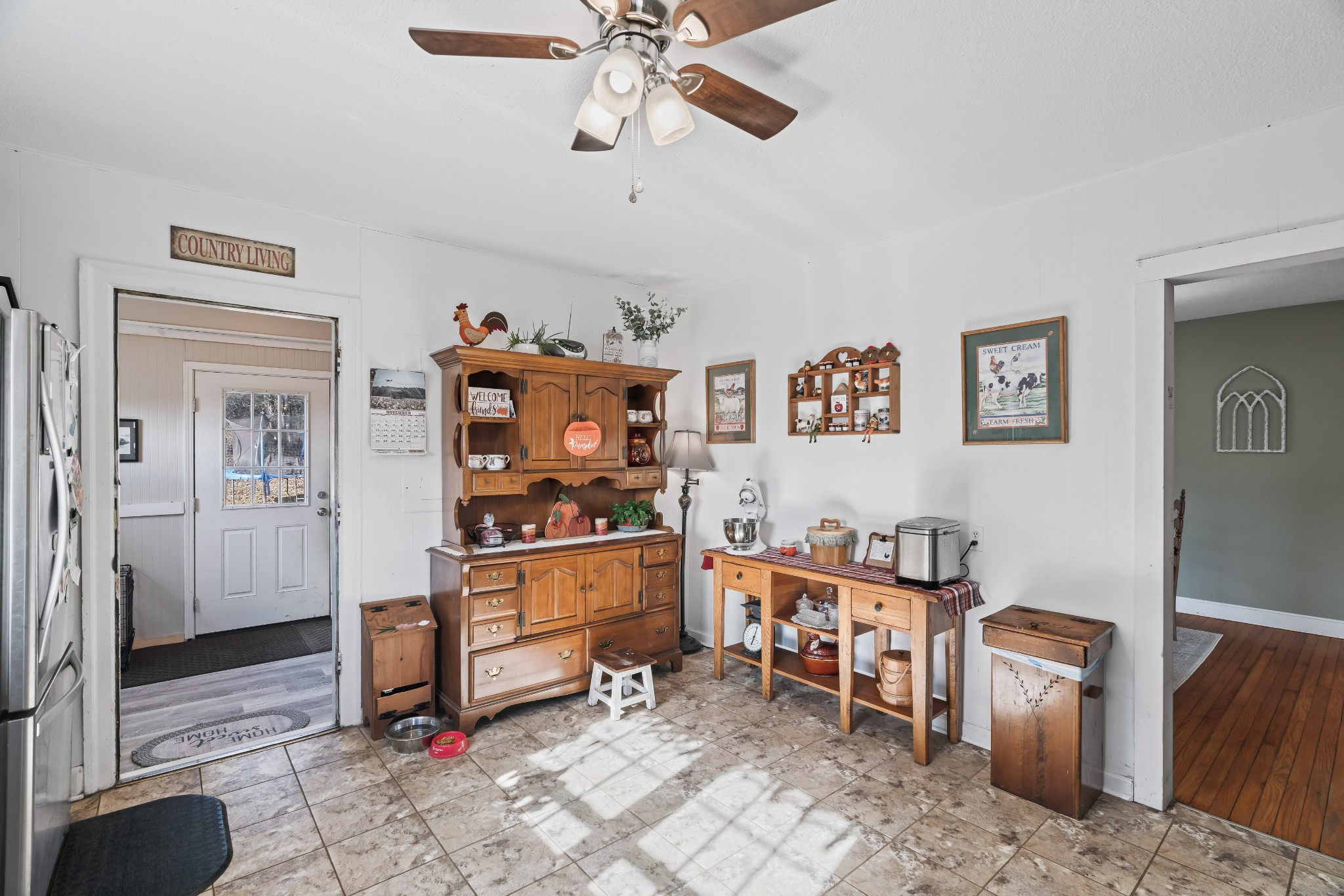 345 Wabash Road Mulberry, TN 37359 - Photo 20 of 63 a room with furniture a rug and a window