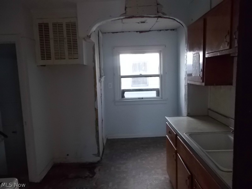 1200 Pomona Road Cleveland, OH 44121 - Photo 11 of 14