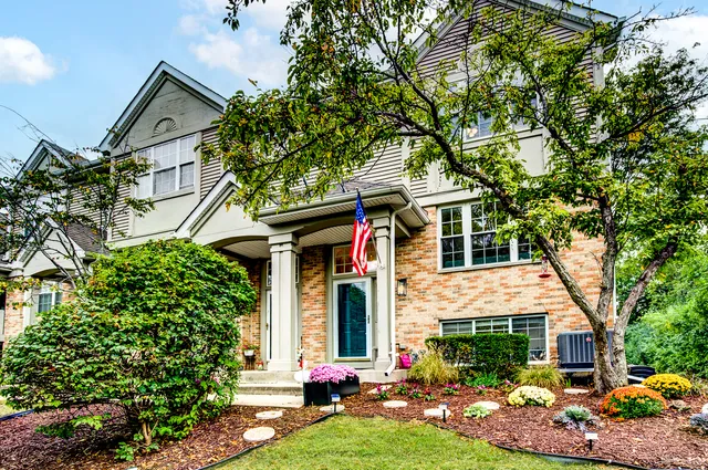 $382,000 | 2611 Woodmere Drive, Darien, IL 60561