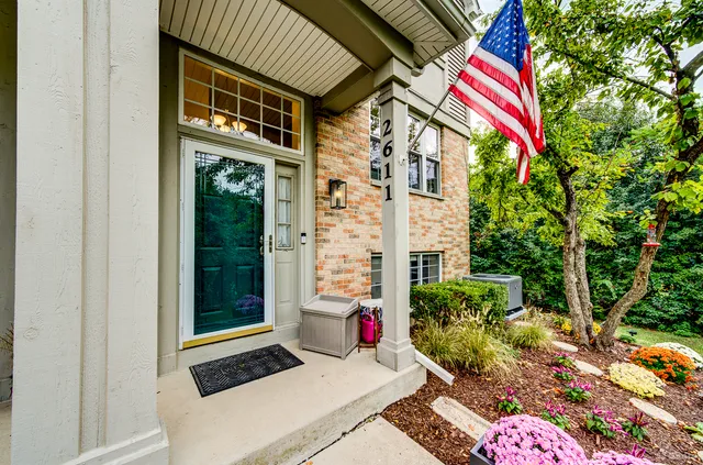 $382,000 | 2611 Woodmere Drive, Darien, IL 60561