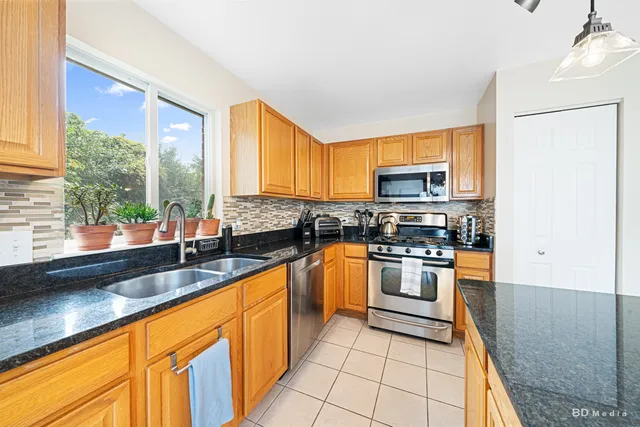 $382,000 | 2611 Woodmere Drive, Darien, IL 60561