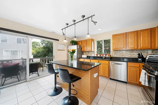 $382,000 | 2611 Woodmere Drive, Darien, IL 60561