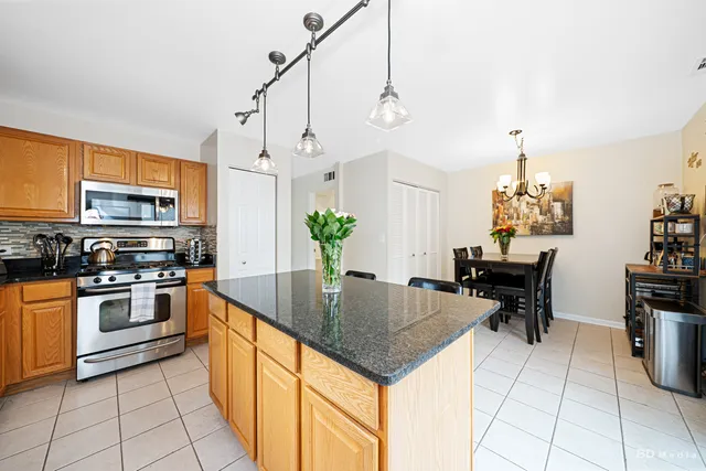 $382,000 | 2611 Woodmere Drive, Darien, IL 60561