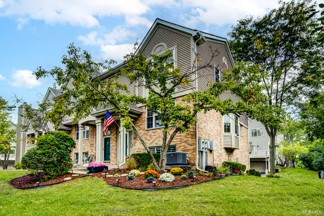 $382,000 | 2611 Woodmere Drive, Darien, IL 60561