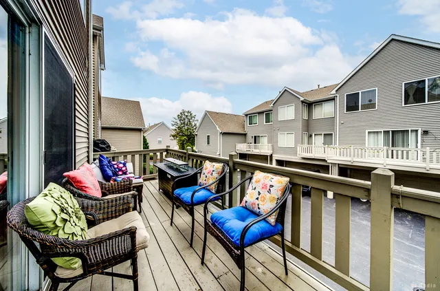 $382,000 | 2611 Woodmere Drive, Darien, IL 60561