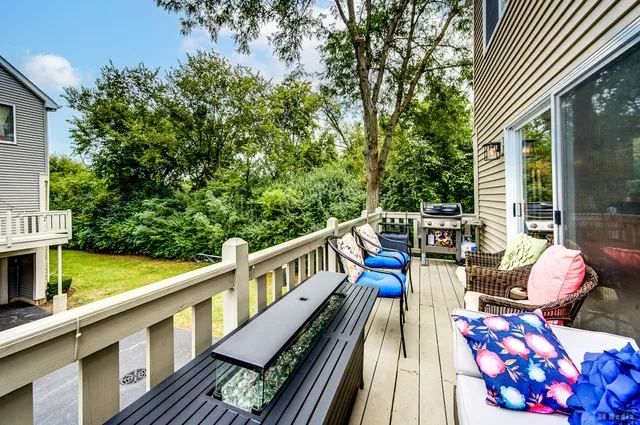 $382,000 | 2611 Woodmere Drive, Darien, IL 60561