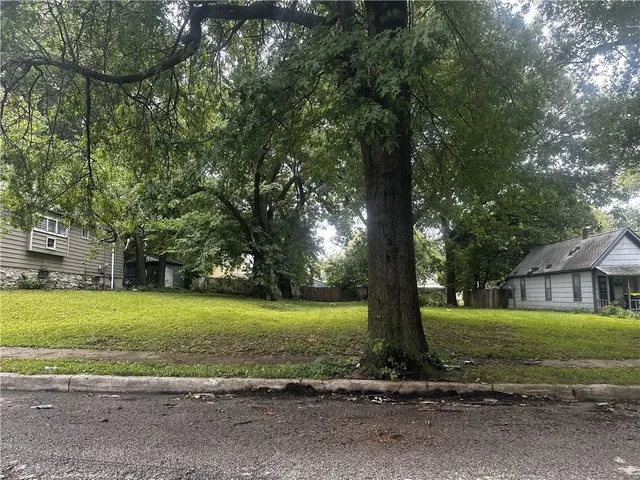 $9,000 | 3829 Thompson Avenue, Kansas City, MO 64124