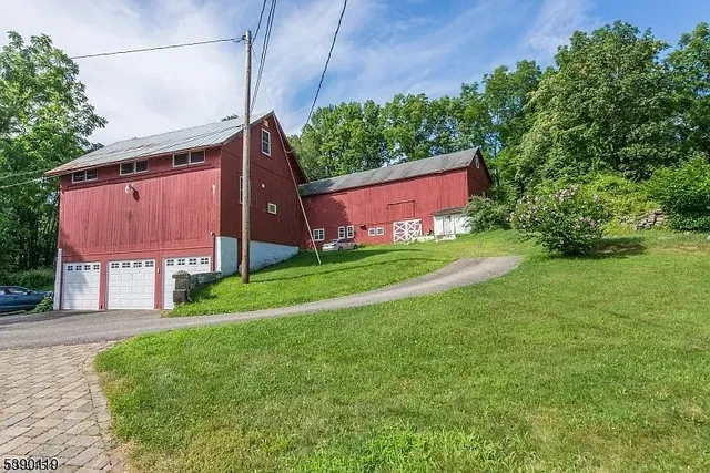a view of a back yard of the house