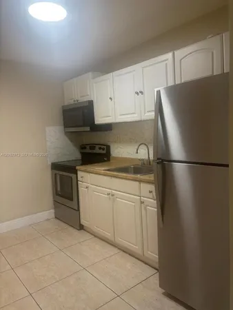 $2,299 | 6950 West 6th Avenue, Unit 511, Hialeah, FL 33014