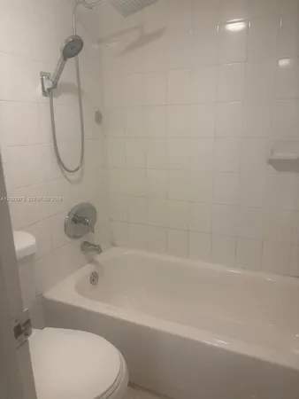 $2,299 | 6950 West 6th Avenue, Unit 511, Hialeah, FL 33014