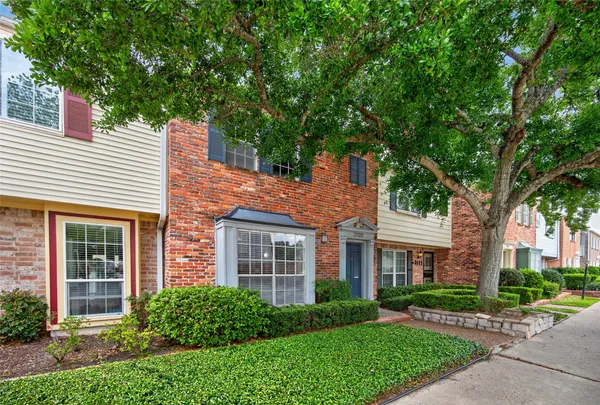 $2,100 | 2109 Lander Lane, Unit 79, Houston, TX 77057