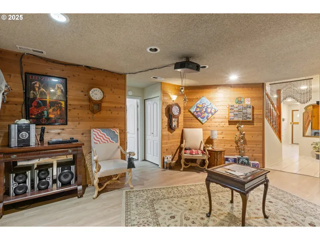 $670,000 | 913 Starveout Creek Road, Azalea, OR 97410