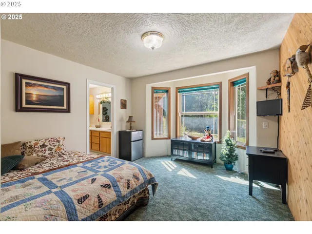 $670,000 | 913 Starveout Creek Road, Azalea, OR 97410