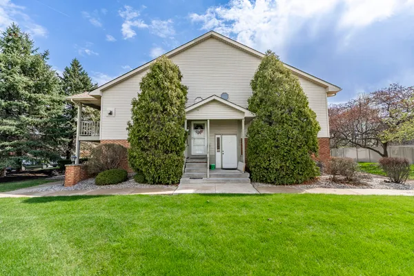 $230,000 | 2104 Terrace Drive, Highland, IN 46322