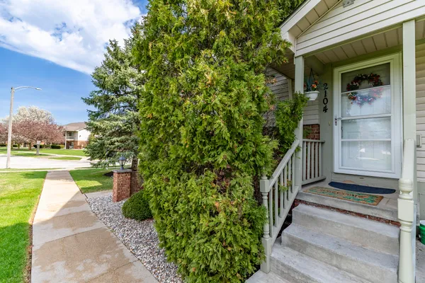$230,000 | 2104 Terrace Drive, Highland, IN 46322