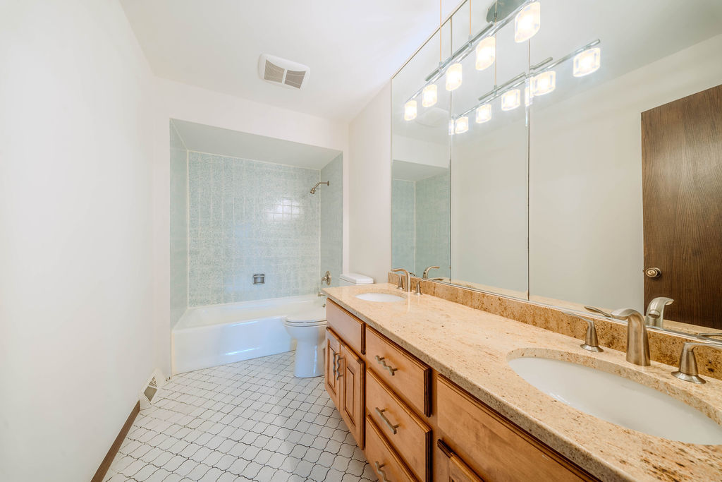 8100 South Park Avenue Burr Ridge, IL 60527 - Photo 15 of 30