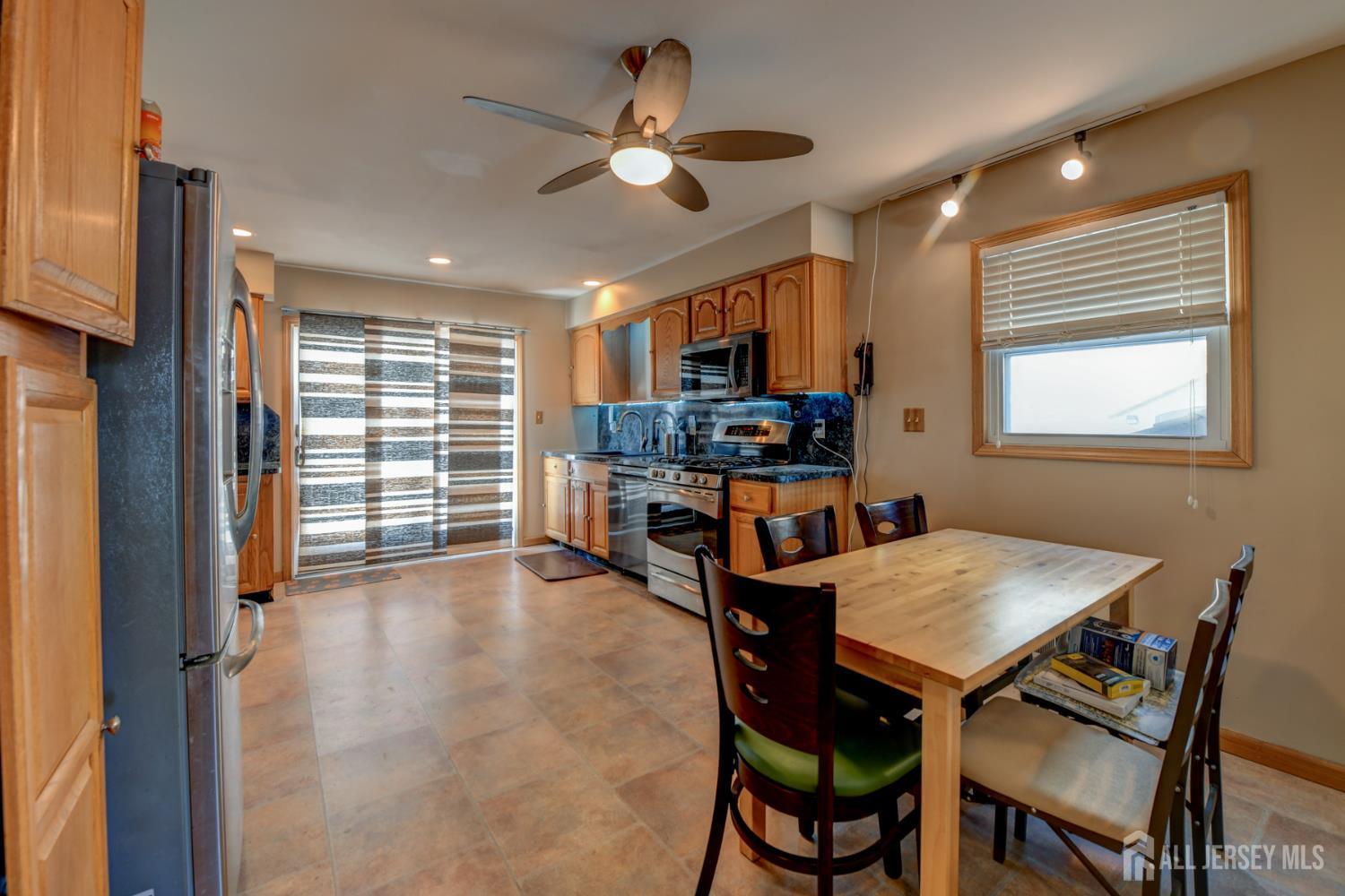 3 Carter Place Parlin, NJ 08859 - Photo 11 of 31