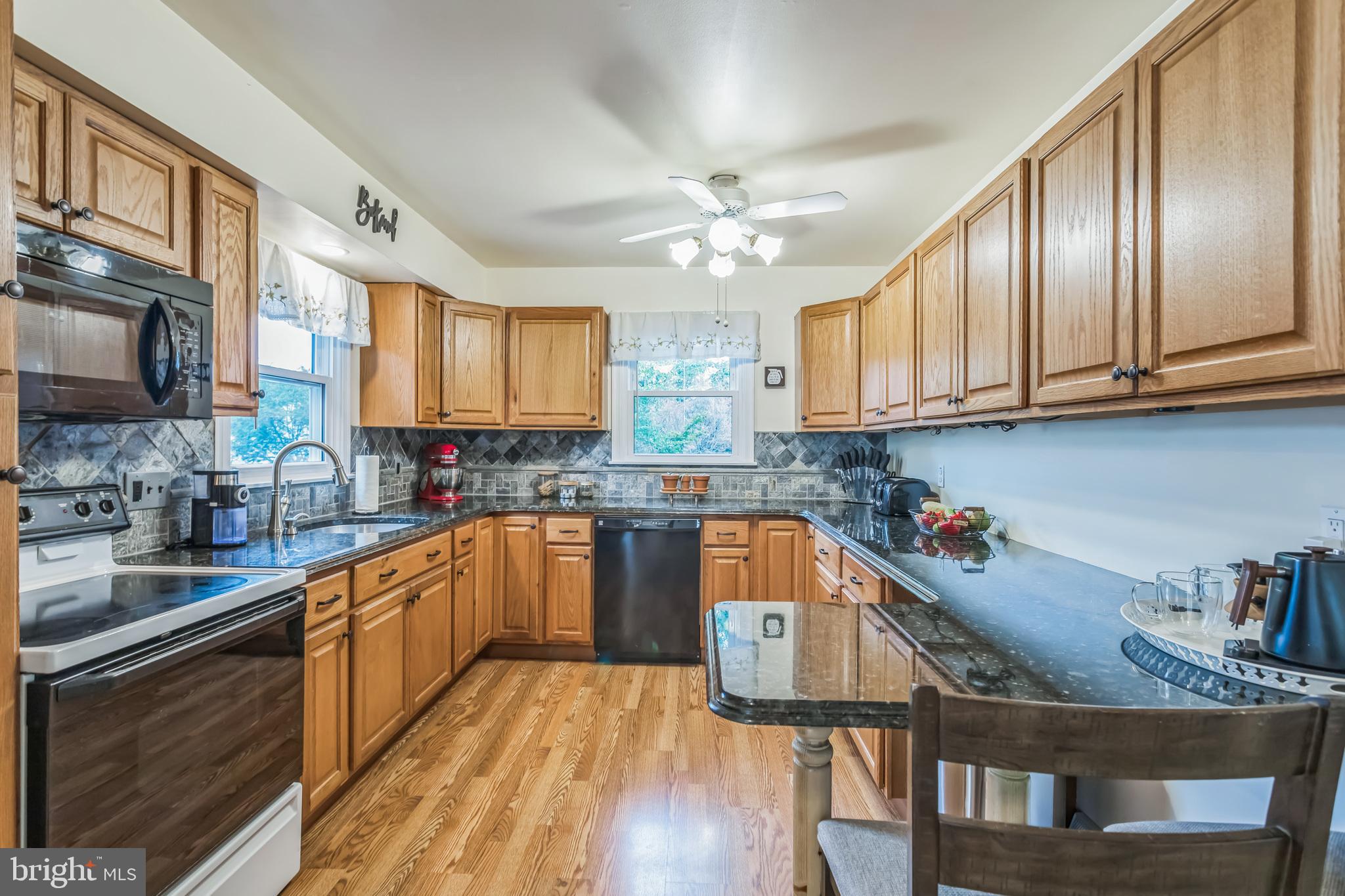 109 Walnut Road Wallingford, PA 19086 - Photo 8 of 30 Breakfast Bar