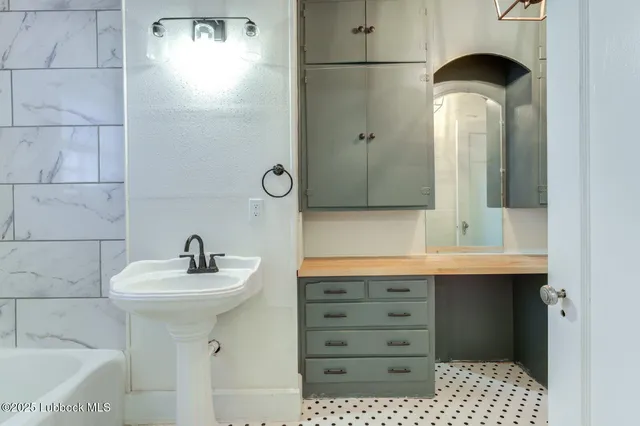 $1,500 | 1701 32nd Street, Lubbock, TX 79411