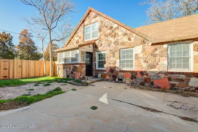 $1,500 | 1701 32nd Street, Lubbock, TX 79411