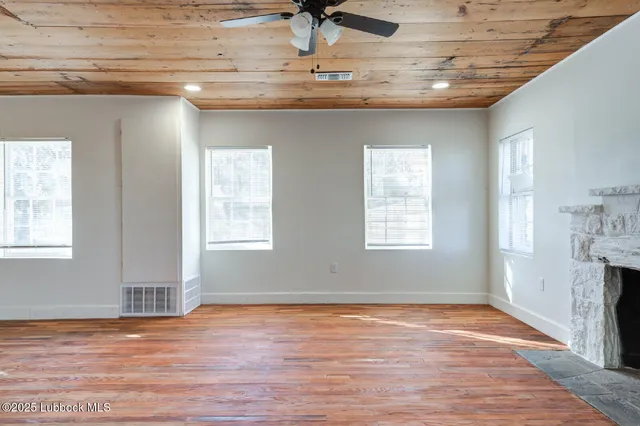 $1,500 | 1701 32nd Street, Lubbock, TX 79411