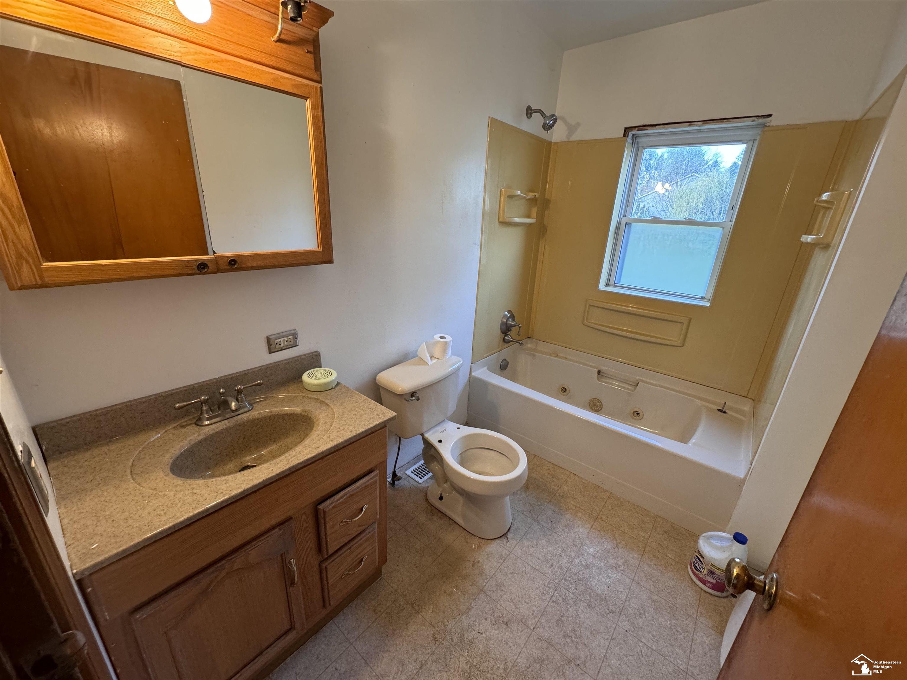 1202 Smith Road Temperance, MI 48182 - Photo 10 of 12 50161665-380d7655-10e3-4819-8b07-8d6eafc8bb0b.JPG