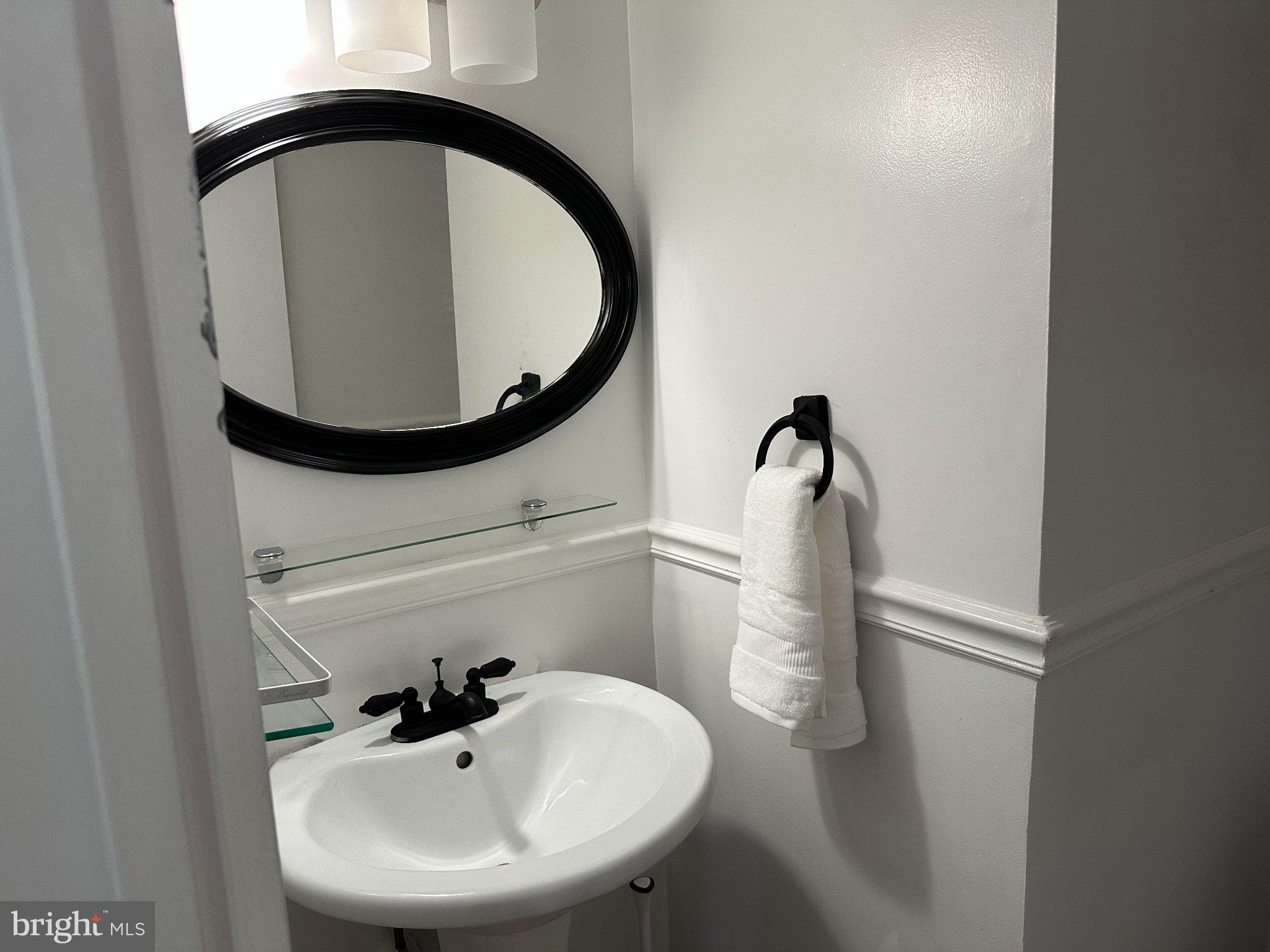 17821 Buehler Road, Unit 101 Olney, MD 20832 - Photo 11 of 23 Primary Ensuite 1/2 Bath