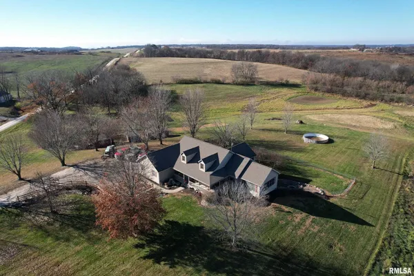 $505,000 | 24080 287th Avenue, Barry, IL 62312