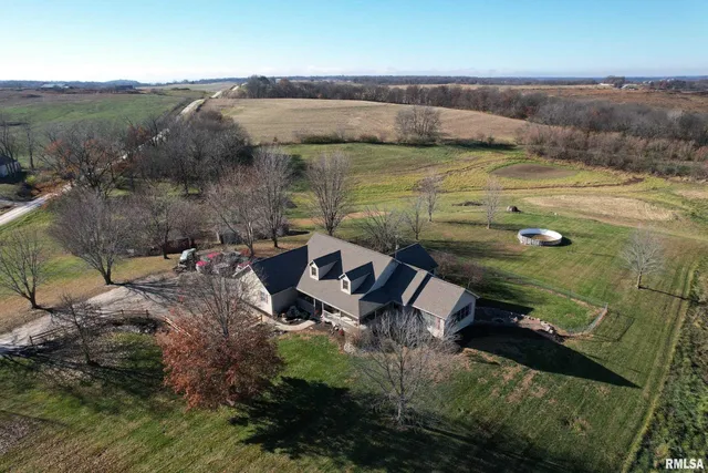 $524,900 | 24080 287th Avenue, Barry, IL 62312