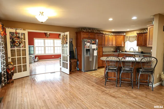 $524,900 | 24080 287th Avenue, Barry, IL 62312