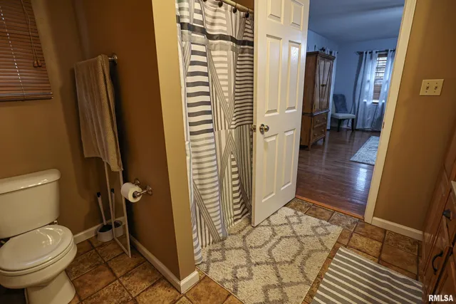 $524,900 | 24080 287th Avenue, Barry, IL 62312