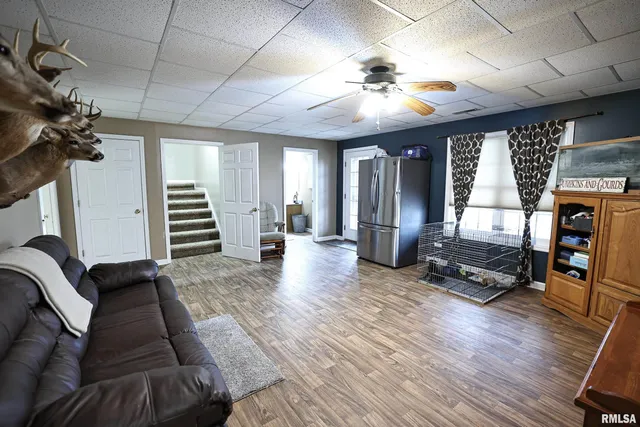 $524,900 | 24080 287th Avenue, Barry, IL 62312