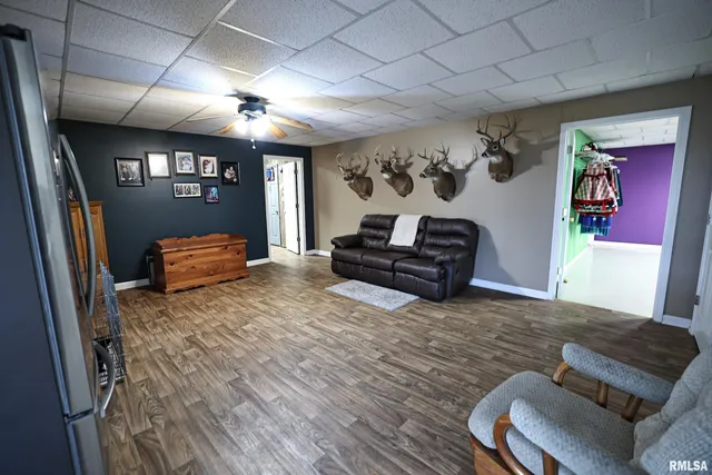 $524,900 | 24080 287th Avenue, Barry, IL 62312