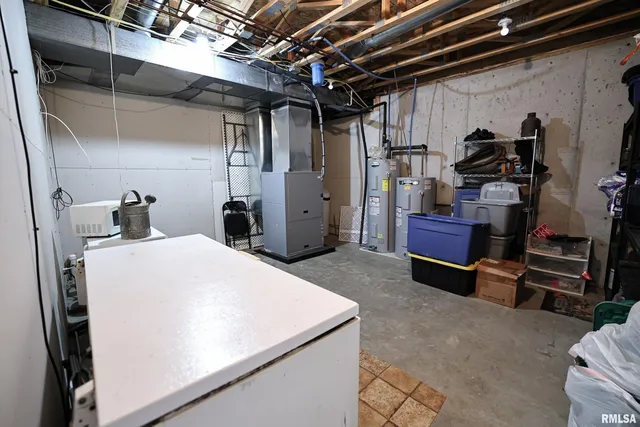 $524,900 | 24080 287th Avenue, Barry, IL 62312